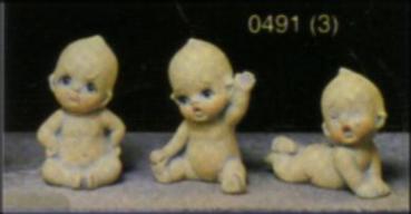 3 kleine Baby`s  wütend, grüßt, weint